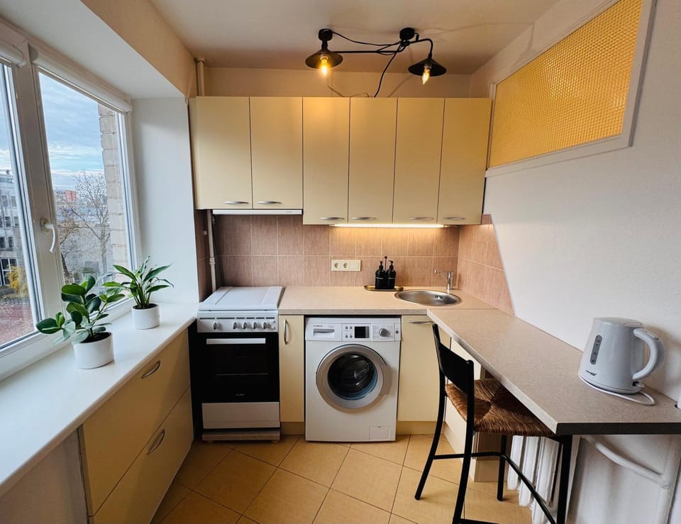 Kitchen or kitchenette, Dining area, oven, stove, washing machine
