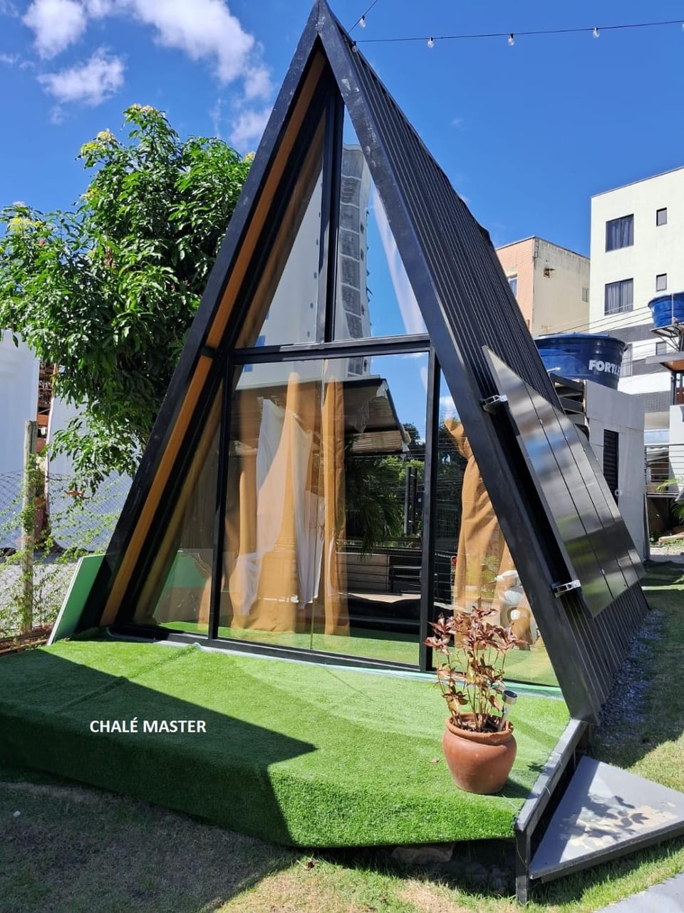 Property building, Patio, Balcony/Terrace
