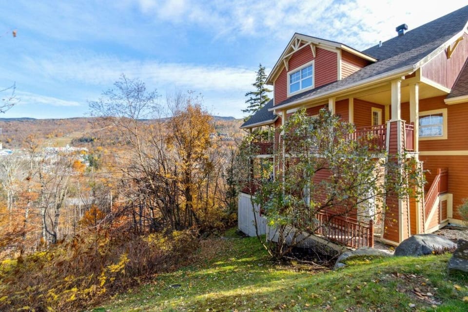 Les Eaux Luxe Mountain View Condo Private Sauna Apartment in Mont-Tremblant