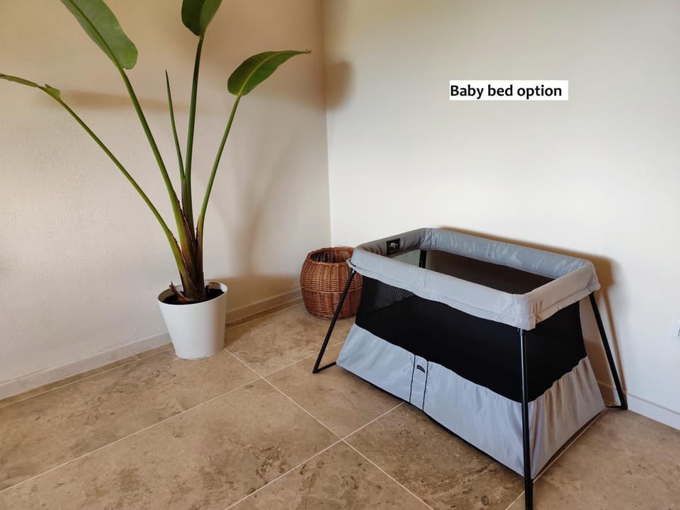 Bedroom, cot