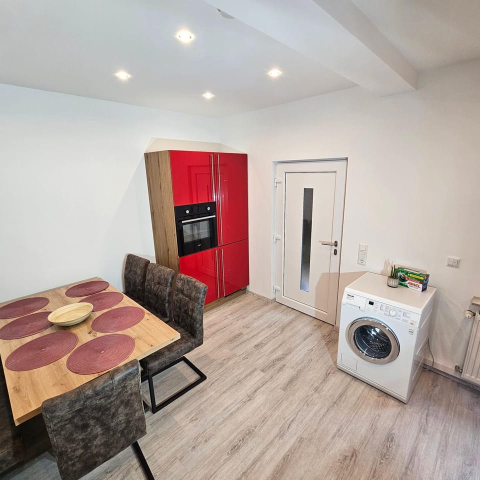 Kitchen or kitchenette, oven