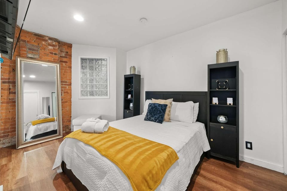 Short North Lounge - Stay for 2 House in Short North