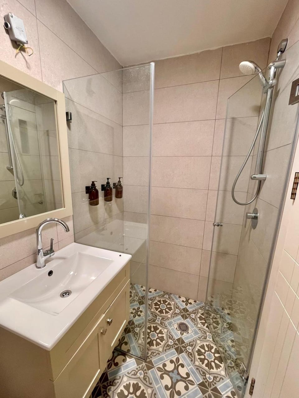 3BR Gem Steps from Shuk Machne Yehuda Apartment in Jerusalem