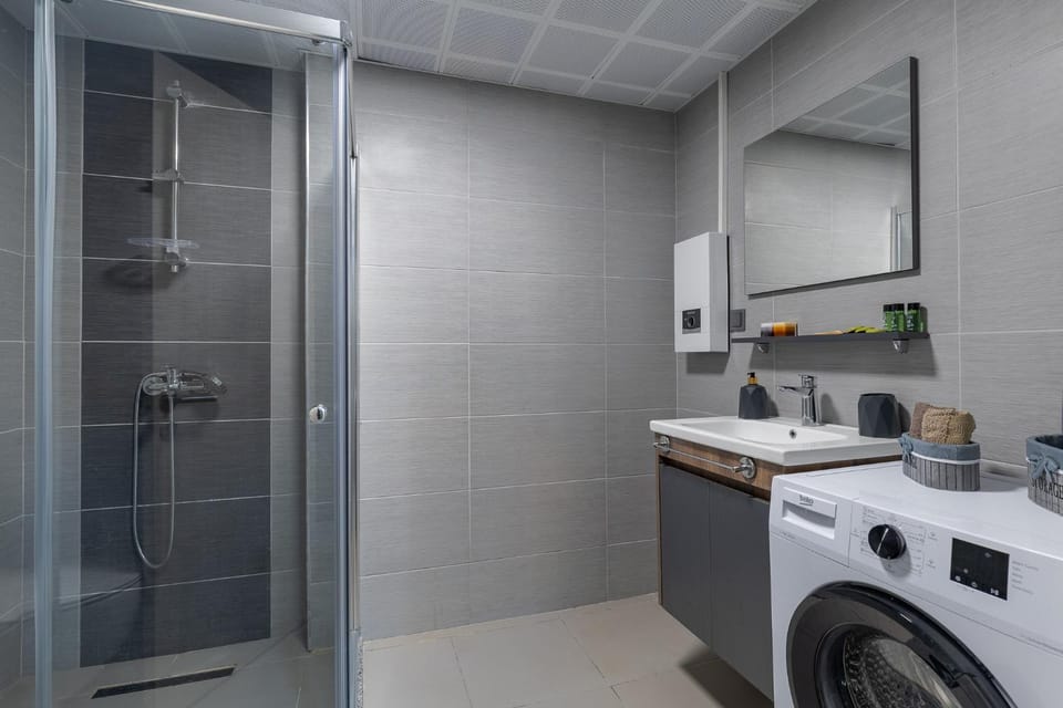 Shower, Bathroom, Kitchen or kitchenette, washing machine, dryer