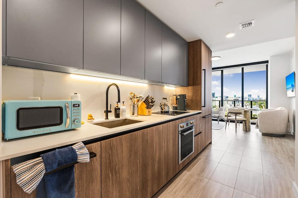 Chic Miami Retreat Stylish 2BR Gem for 5 Apartment in Miami Beach