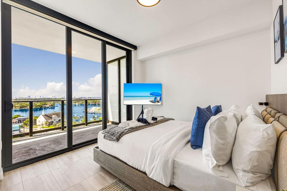 Chic Miami Retreat Stylish 2BR Gem for 5 Apartment in Miami Beach