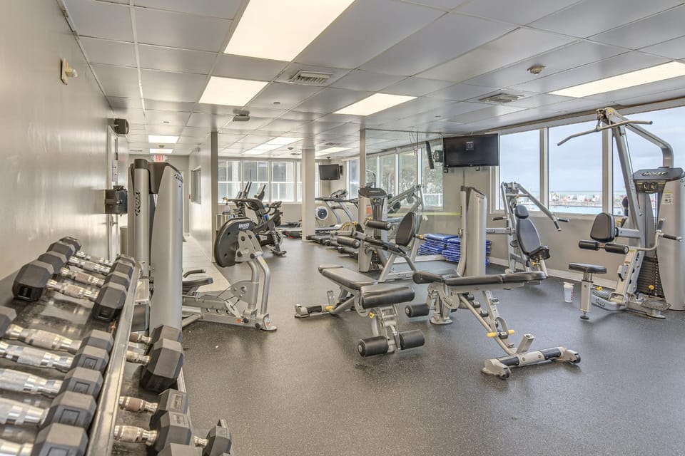 Oceanfront Resort Condo w/ Gym & Waterfront Pool! Apartment in Sunny Isles Beach