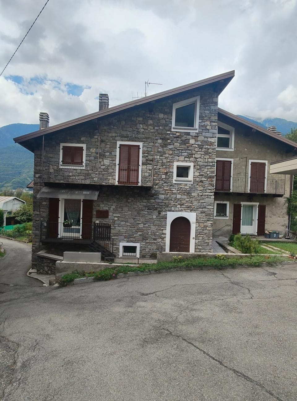 Property building, Day, Natural landscape, Mountain view