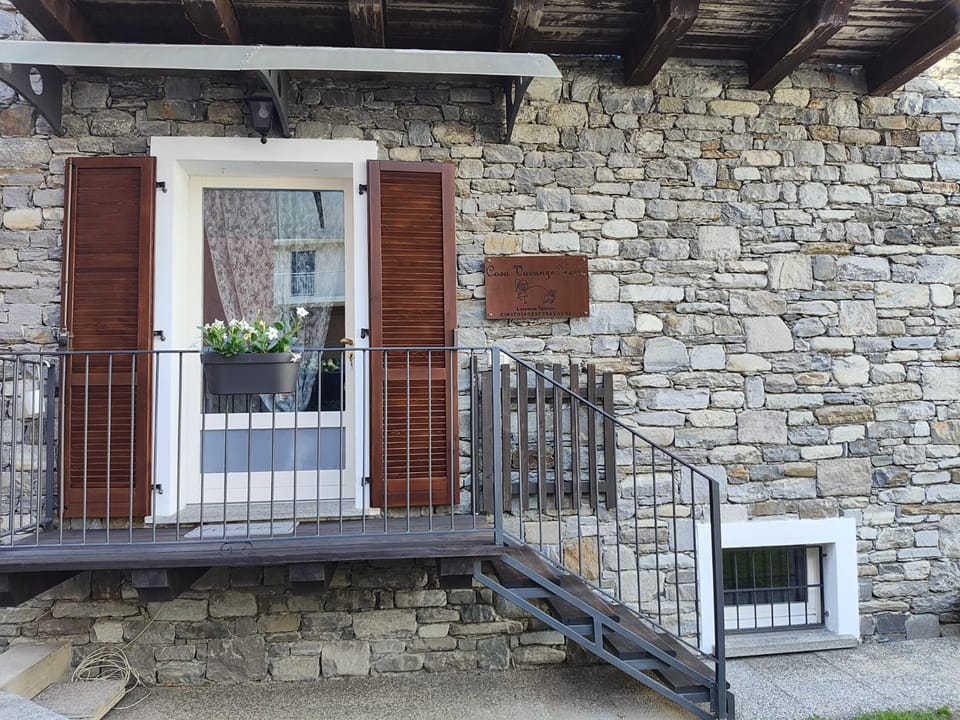 Property building, Facade/entrance, Balcony/Terrace
