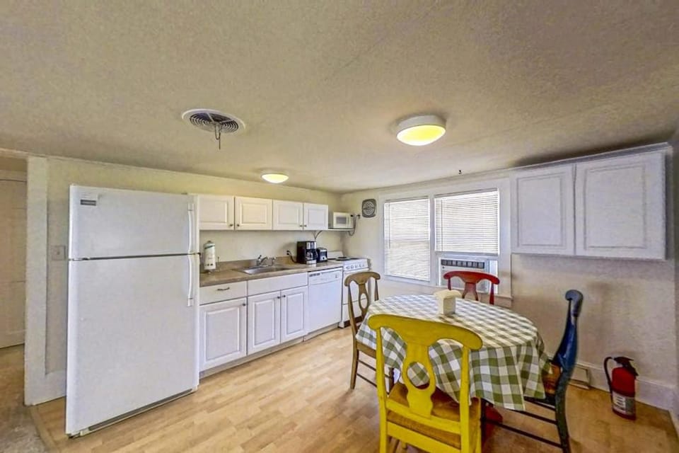 Town of Rehoboth Beach --- 44 Delaware Ave Unit 2 Apartment in Rehoboth Beach