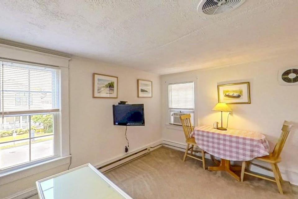 Town of Rehoboth Beach --- 44 Delaware Ave Unit 1 Apartment in Rehoboth Beach