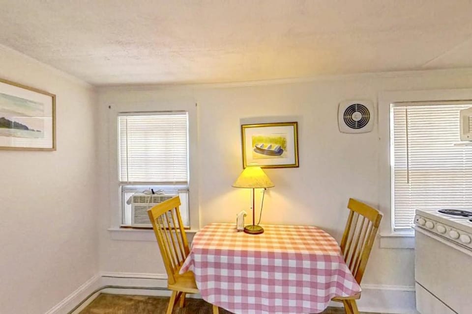 Town of Rehoboth Beach --- 44 Delaware Ave Unit 1 Apartment in Rehoboth Beach