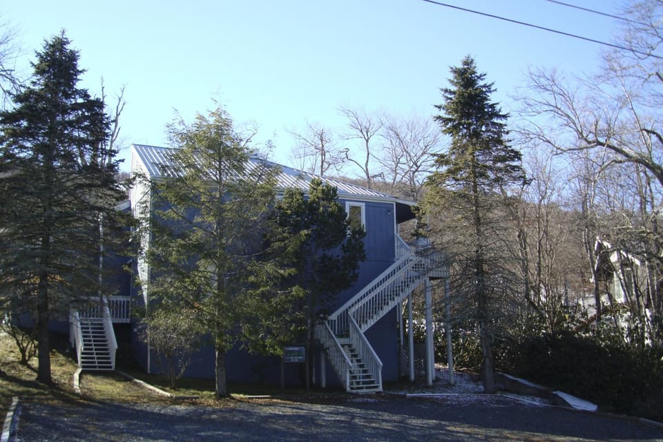 Papa’s Snow House House in Beech Mountain