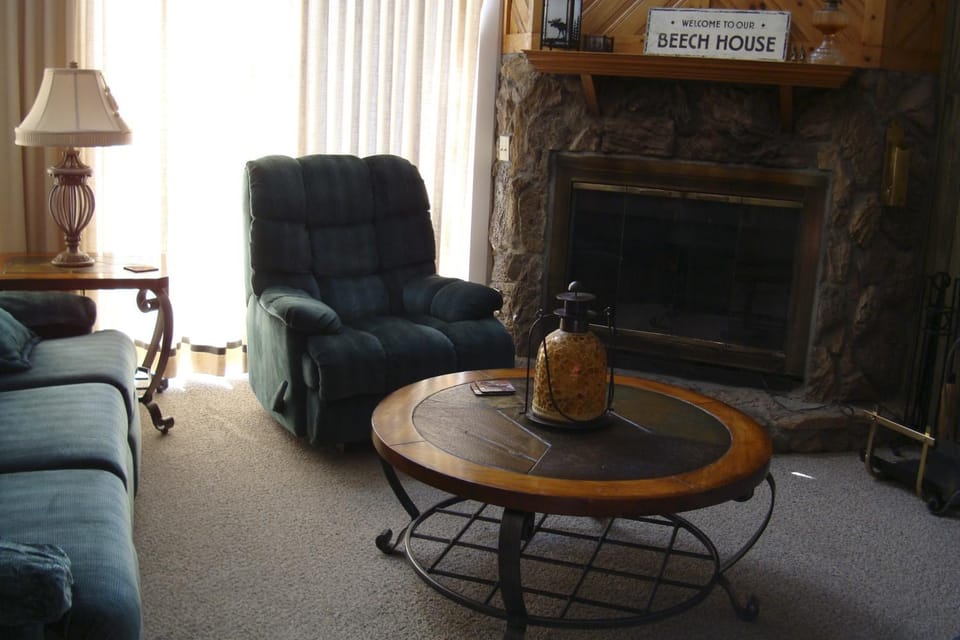 Papa’s Snow House House in Beech Mountain