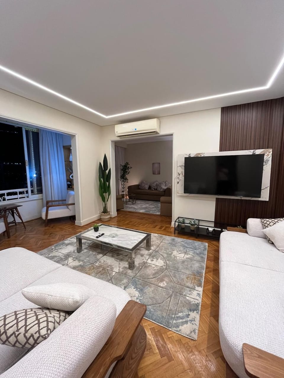 TV and multimedia, Living room, Seating area, Evening entertainment