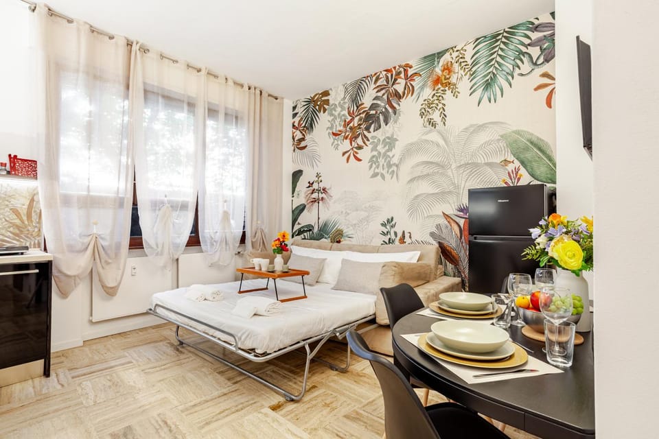 Bed, TV and multimedia, Living room, Seating area, Dining area