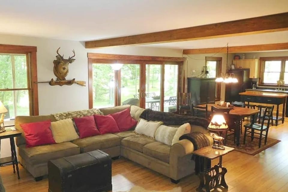 Turtle Cove House in Litchfield