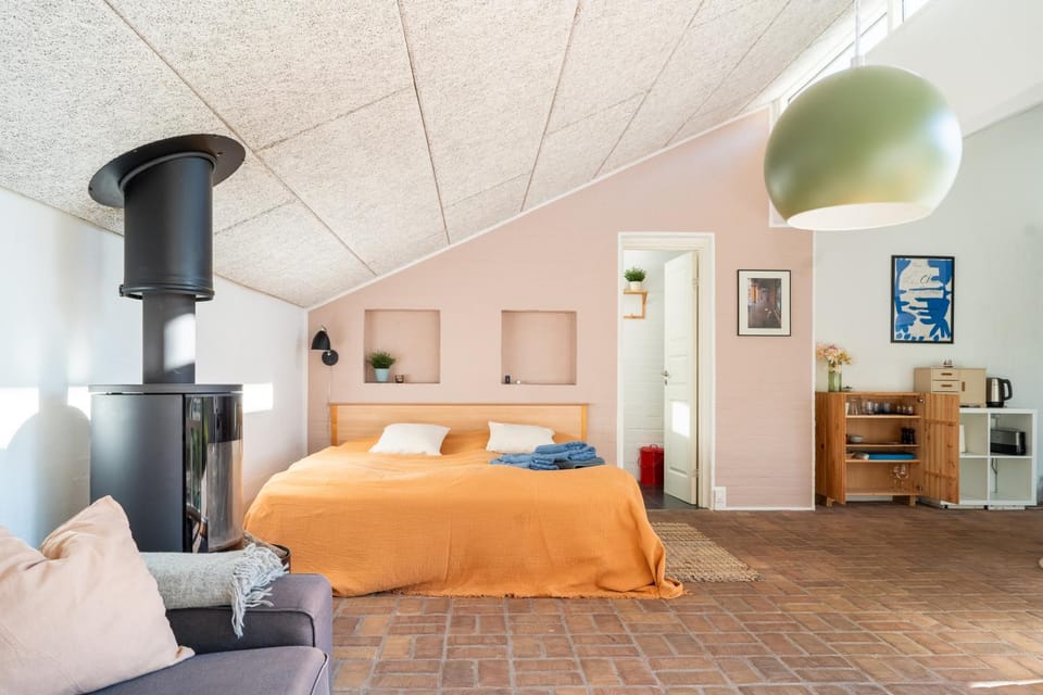 Bed, Bedroom, fireplace