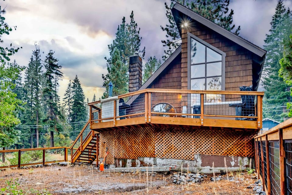 Peaceful Getaway Pet Friendly with Hot Tub and Grill House in Tahoe City