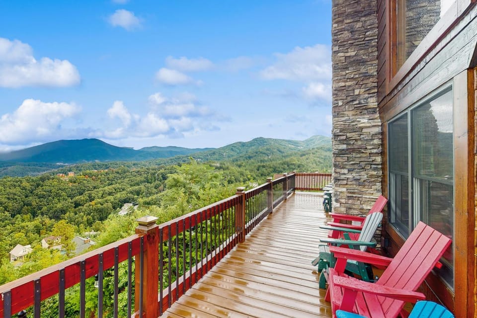Theater + Arcade! 'Tri-Star Lodge' in Gatlinburg House in Gatlinburg