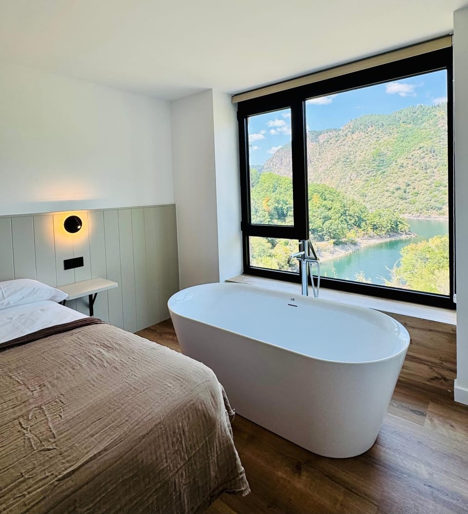 Mountain view, River view, Bath