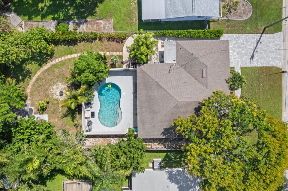 Sleeps 6 Private Pool Fire Pit Game House House in Florida