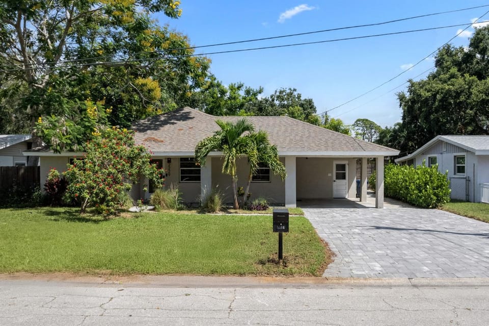 Sleeps 6 Private Pool Fire Pit Game House House in Florida