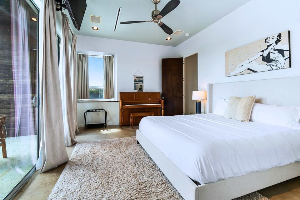 Luxury 4BR Hilltop Retreat Scenic Views House in Rio Grande