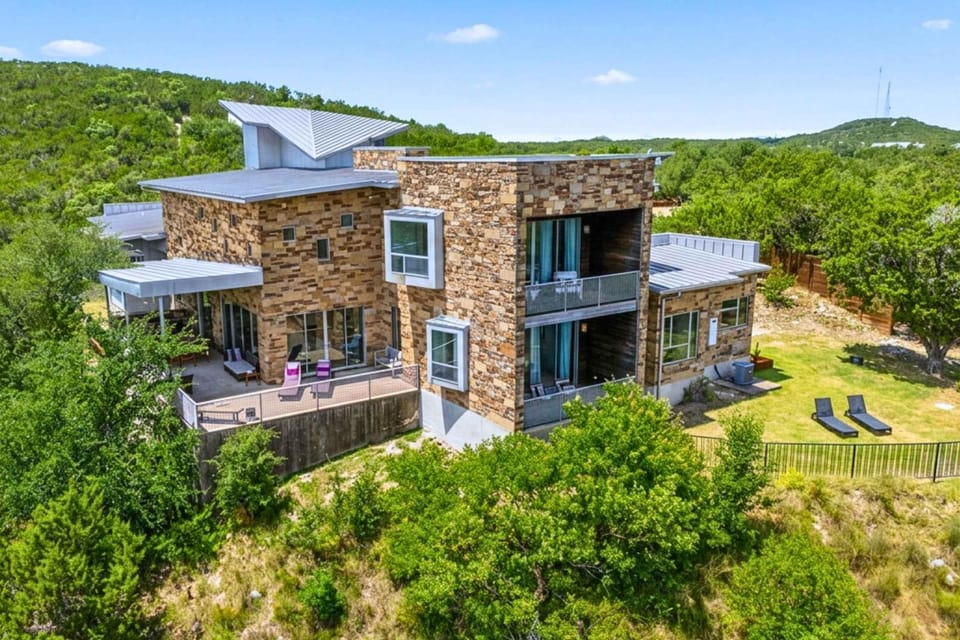 Luxury 4BR Hilltop Retreat Scenic Views House in Rio Grande