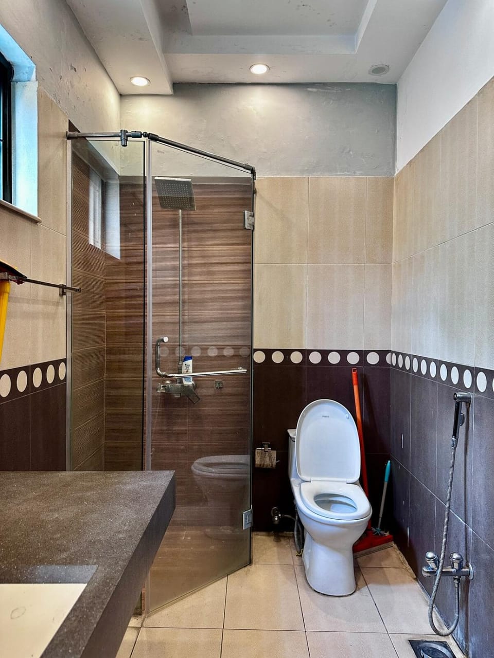 Entire 4 Bed House in DHA Ph4 House in Lahore