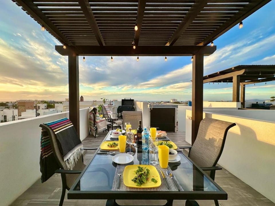 Communal lounge/ TV room, BBQ facilities, View (from property/room), Balcony/Terrace, Balcony/Terrace, Seating area, Dining area