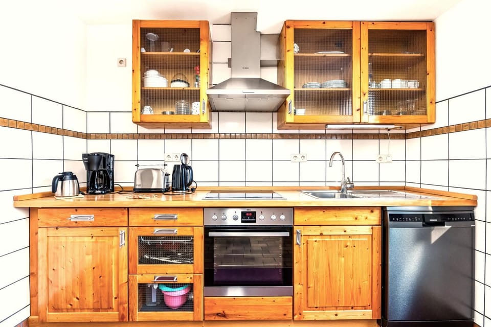 Kitchen or kitchenette, dishwasher, stove, toaster