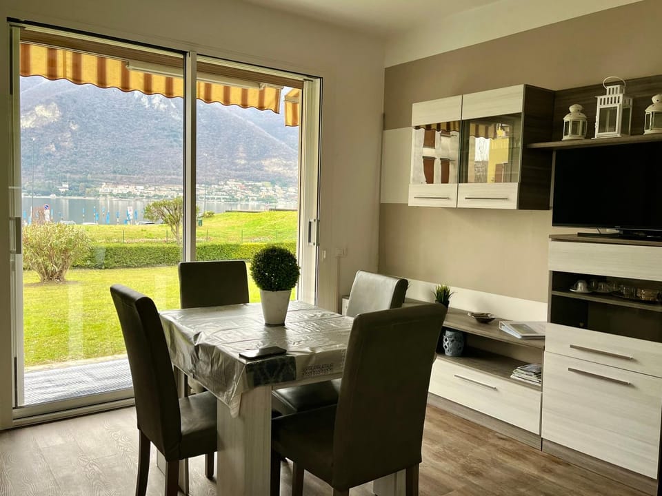Natural landscape, Living room, Dining area