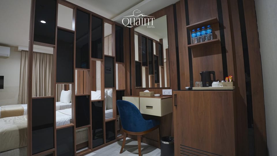Lounge or bar, minibar