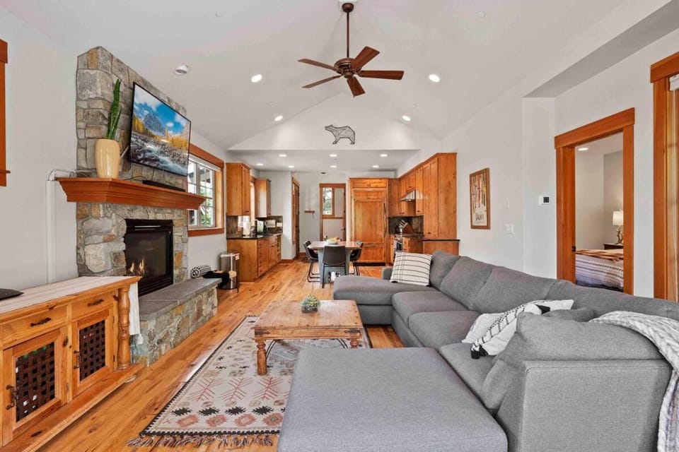Suncadia Retreat Private Spa, Walkable, EV Charger House in Kittitas County
