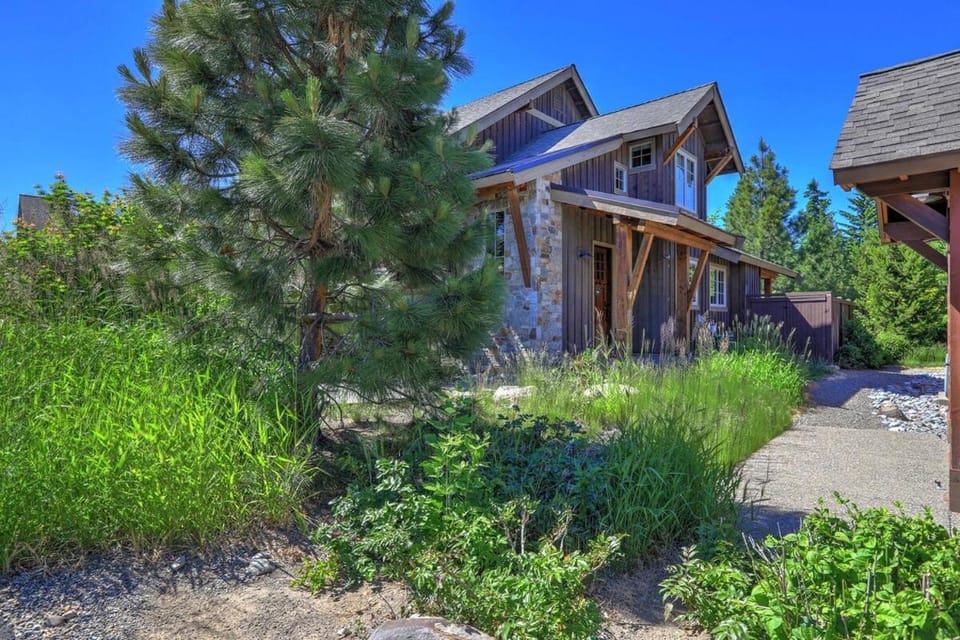 Suncadia Retreat Private Spa, Walkable, EV Charger House in Kittitas County