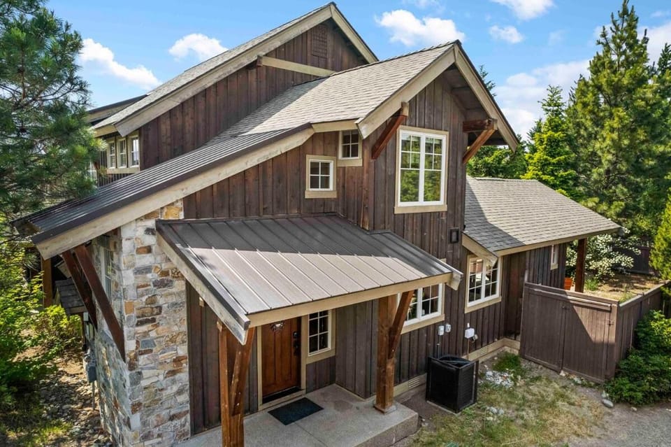 Suncadia Retreat Private Spa, Walkable, EV Charger House in Kittitas County