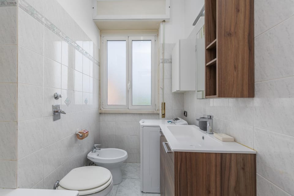 Air Conditioning - Balcony - Quiet Apartment in Cinisello Balsamo