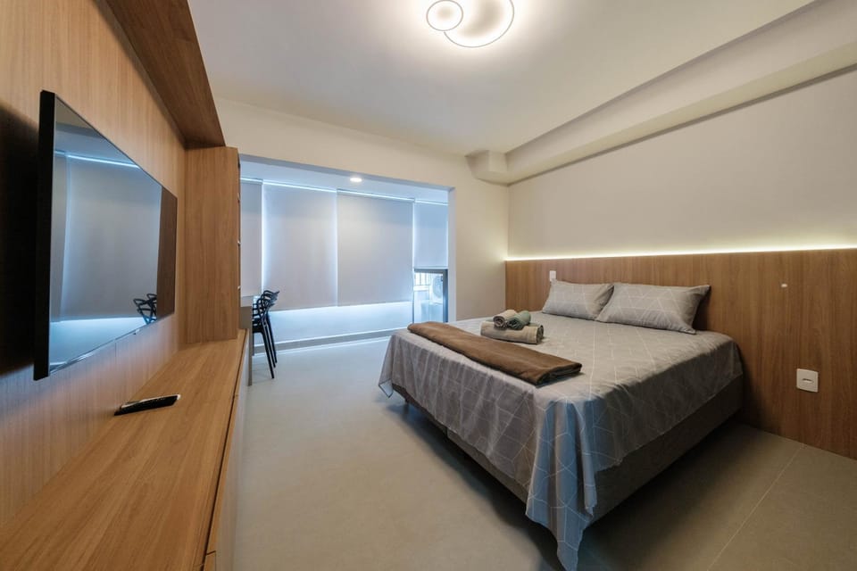 Bed, TV and multimedia, Photo of the whole room, Evening entertainment, Bedroom