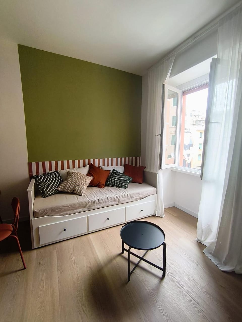 Living room, Photo of the whole room, Seating area