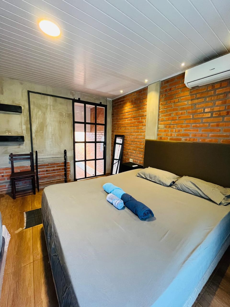 Casa Estilo Industrial House in Misiones Province, Argentina