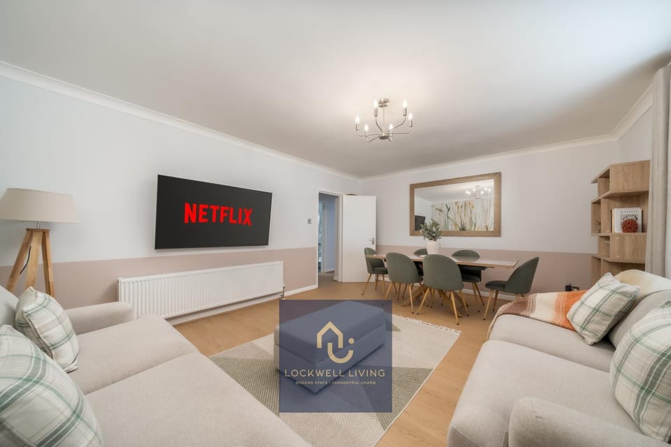 TV and multimedia, Living room, Dining area