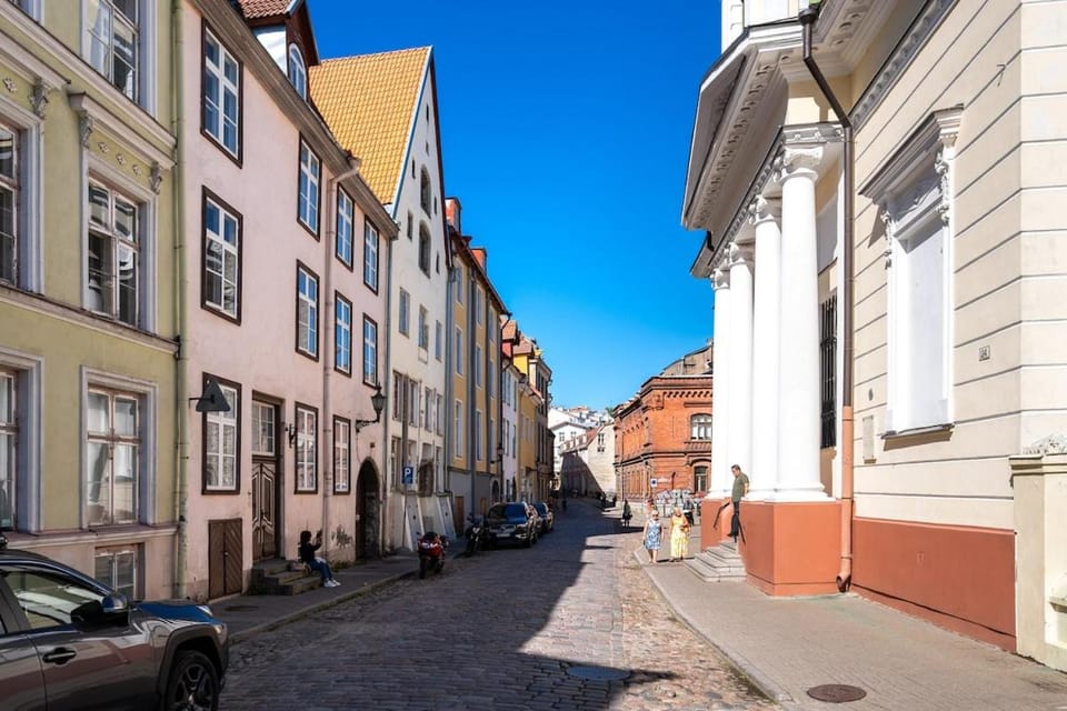 Property building, Day, Neighbourhood, City view, Street view, Location