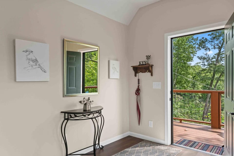 Stone's Throw by Mirror Lake House in Highlands