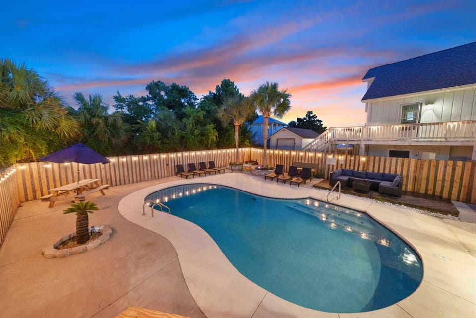 Heated Private Pool Arcade Minutes to Beach House in Lower Grand Lagoon