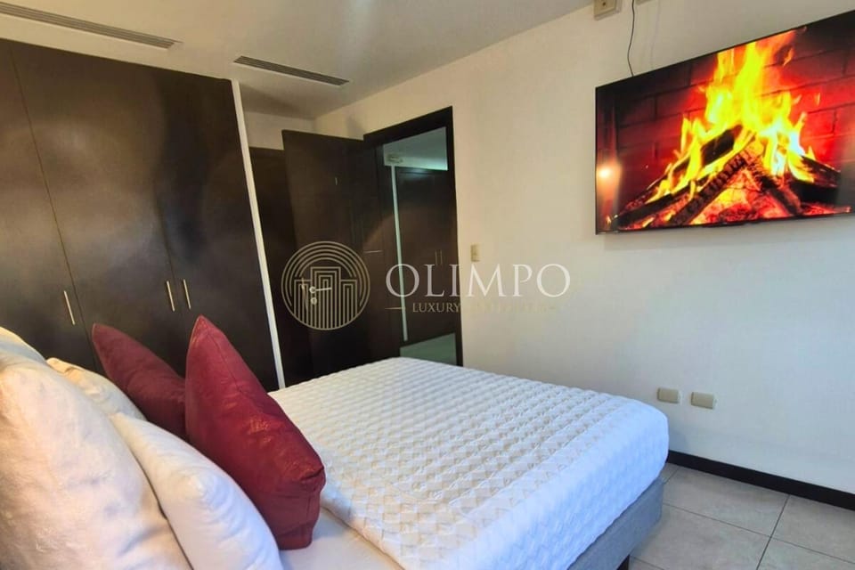 Bed, Photo of the whole room, Decorative detail, Bedroom