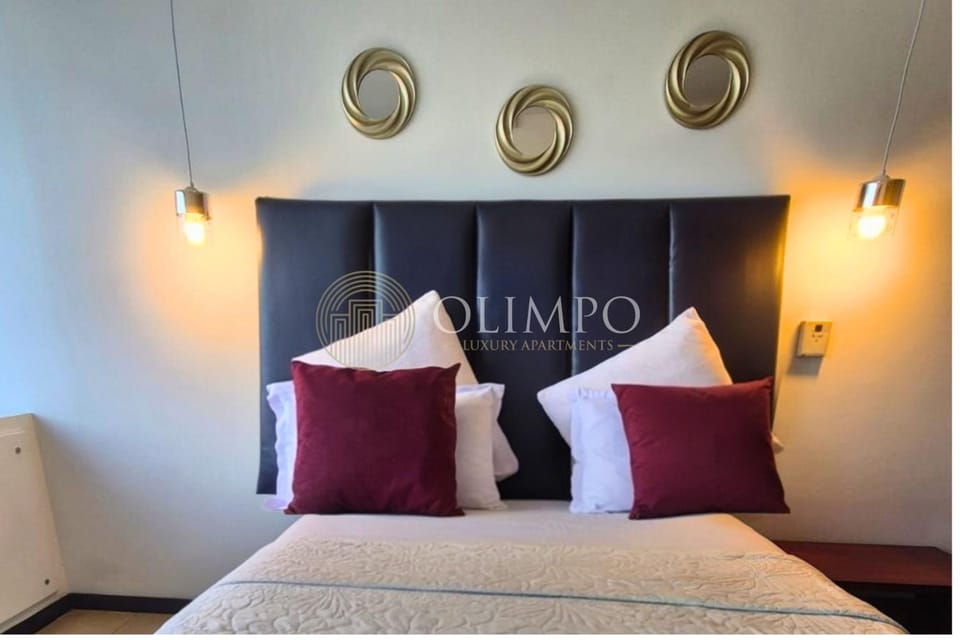 Bed, Photo of the whole room, Decorative detail, Bedroom