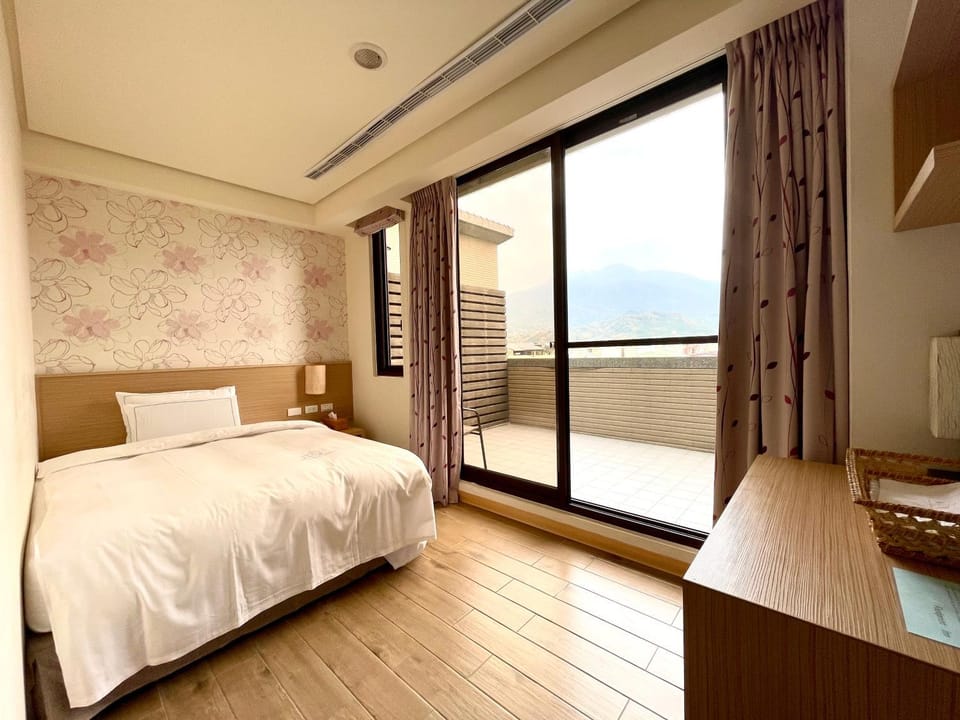Bed, Balcony/Terrace, Photo of the whole room