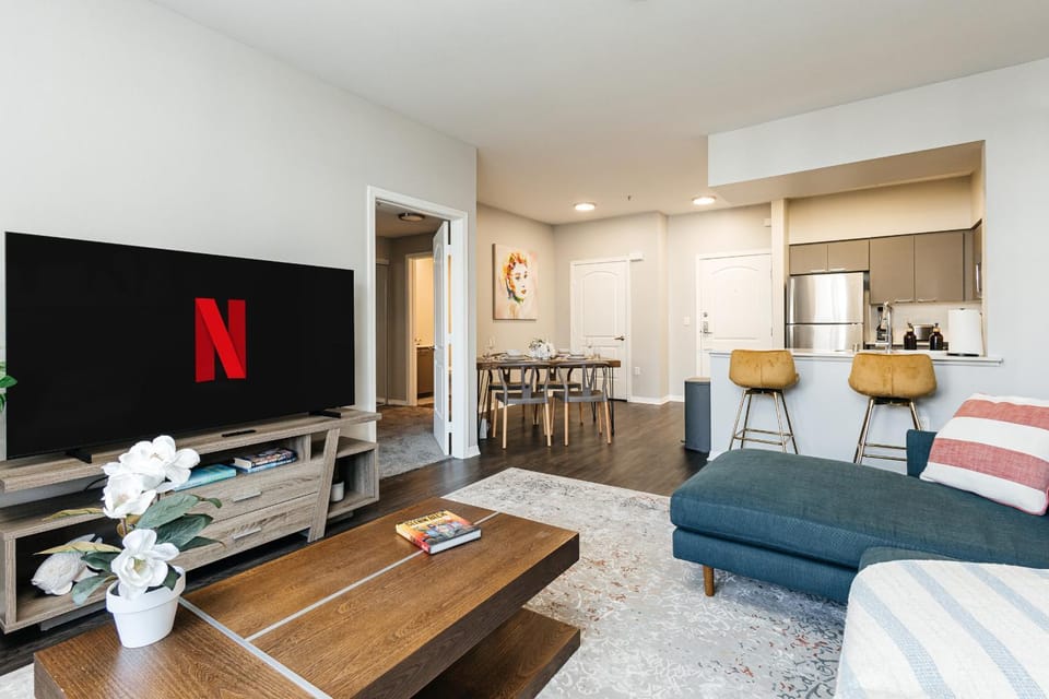 TV and multimedia, Kitchen or kitchenette, Living room, Seating area, Dining area, Evening entertainment