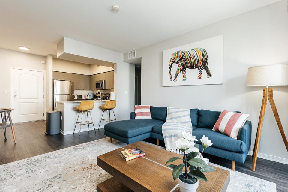 Kitchen or kitchenette, Living room, Seating area, Dining area